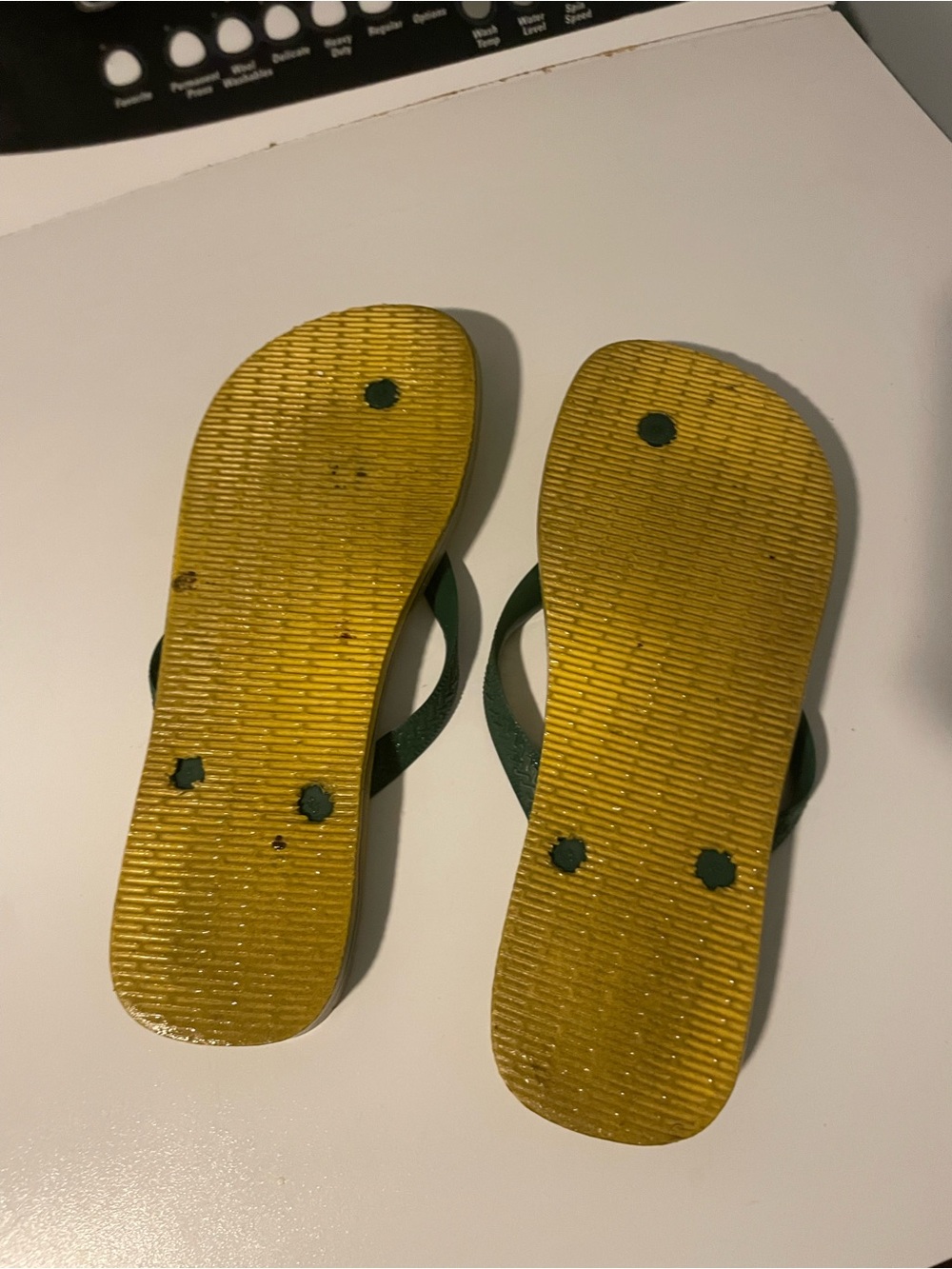 Havaianas Yellow Footbed with Green Straps Flip Flops sz9, 41-42 - Picture 4 of 5